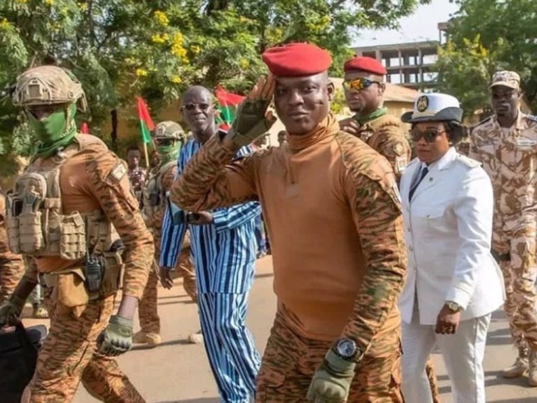 Burkina Faso : Les actions visionnaires du Capitaine Ibrahim Traoré pour l’autonomisation et le bien-être