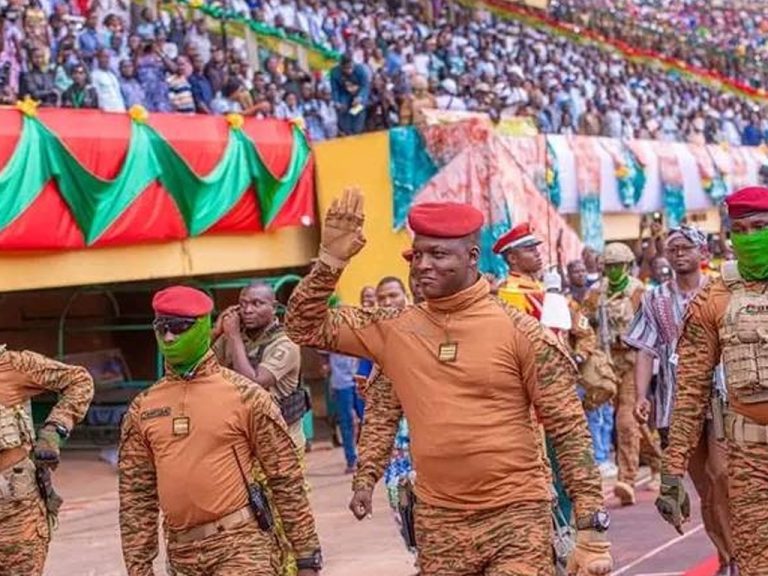 Burkina Faso : Demande populaire au Capitaine Ibrahim Traoré, « poursuivre la mission pour une nation florissante »